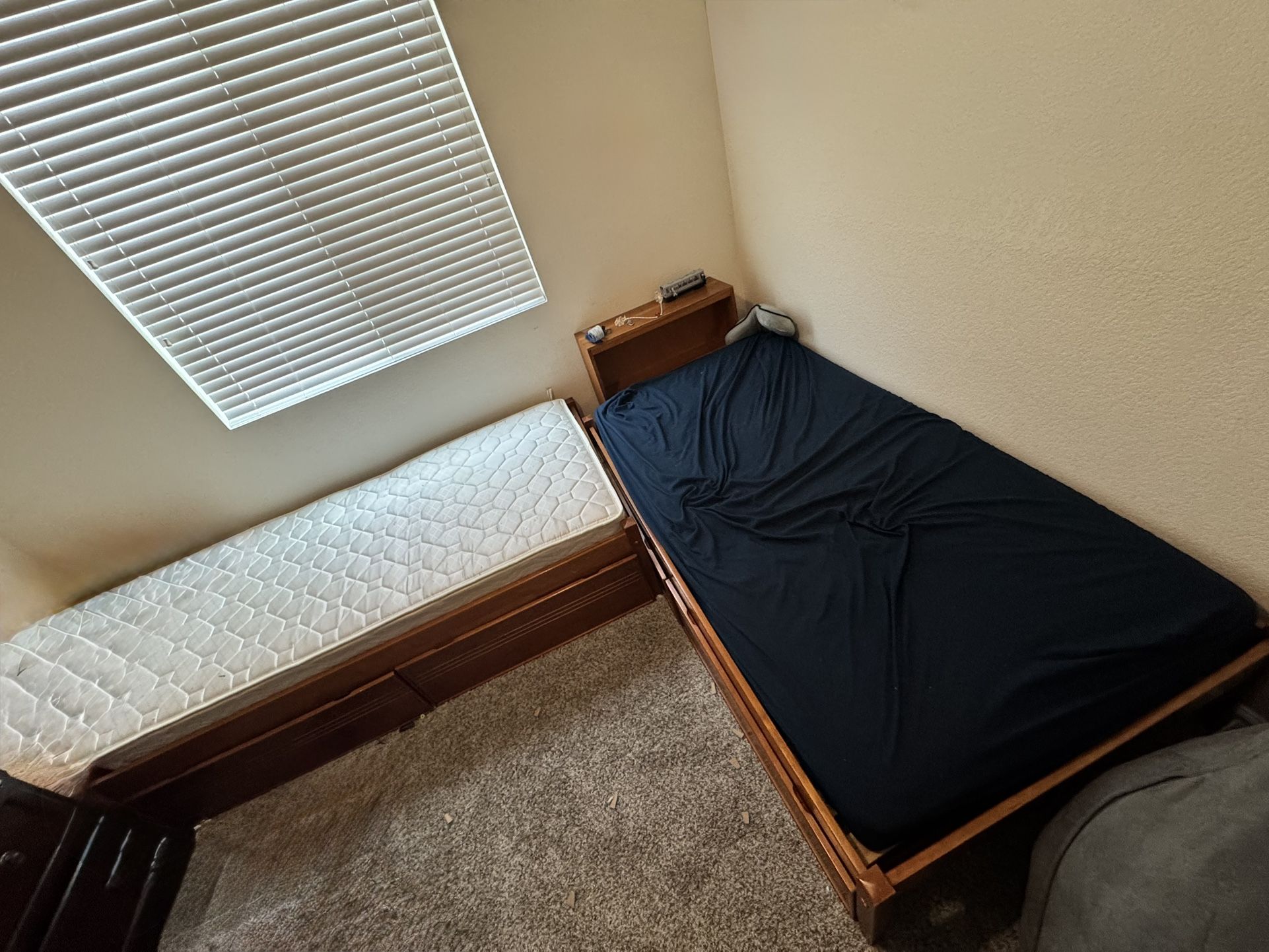 Twin Beds 
