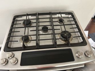 Electrolux Has Range With 5 Burners 