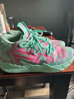 Sneakers  basketball/volleyball