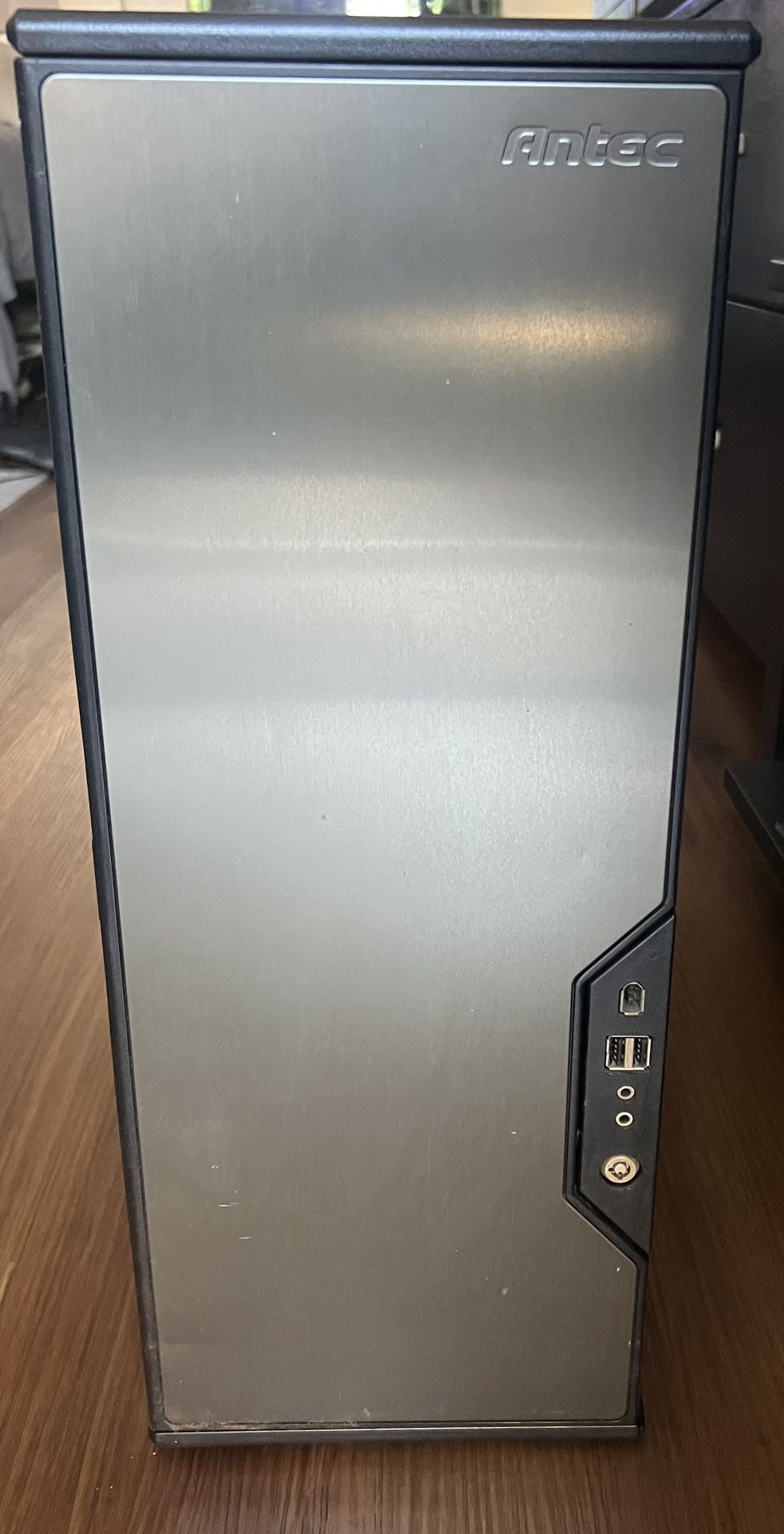 Desktop Computer. Works. FREE