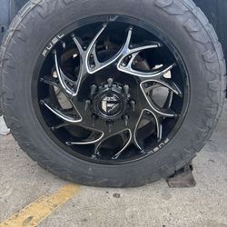 22” Fuel Dually Wheels & Tires 