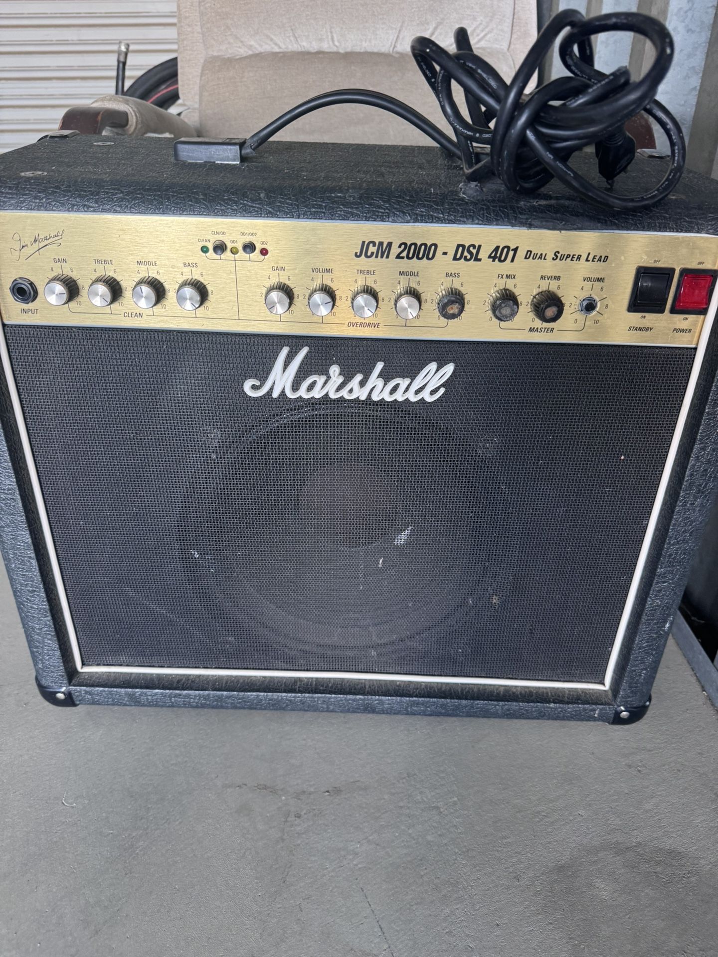 Marshall amp JCM 2000 - DSL 401