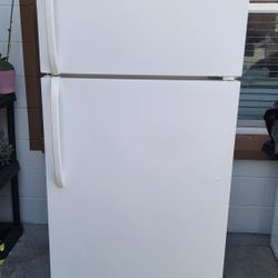 FRIGIDAIRE REFRIGERATOR GOOD CONDITION 