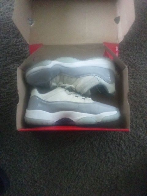 Jordans 11 Cement Grays 9 In A Half