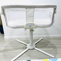 HALO Swivel Sleeper Bassinet  with music/sounds/vibration+ 3 original sheets