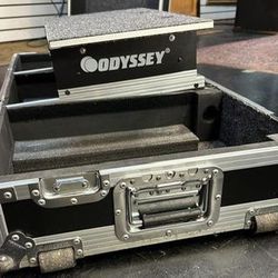 Odyssey FZGS12CDJW Flight Zone Glide Style Laptop DJ CD Mixer Coffin with Wheels