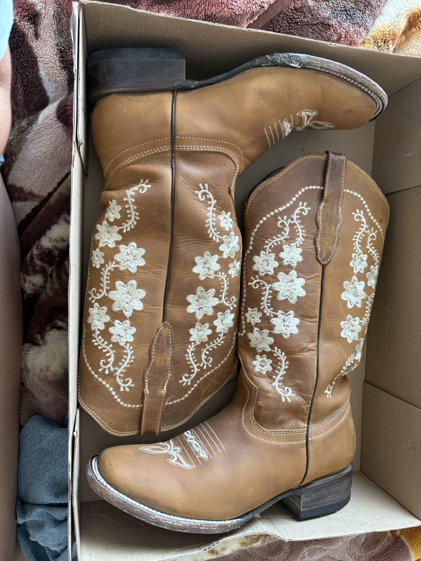 Quicy Boots
