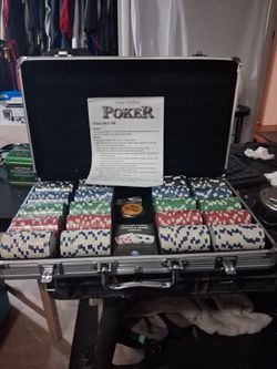 Texas hold chips,cards, instructions, carrying case