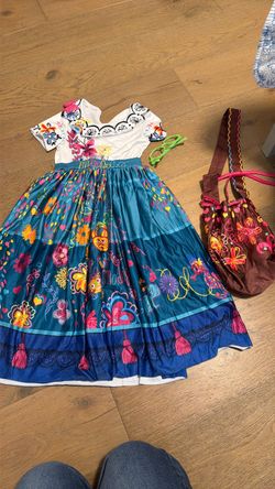 Mirabel costume size 4-6