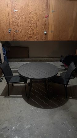 Patio table (Grey 42” round w/ 2 chairs)