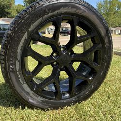 Set Of 22” Black Snowflakes 