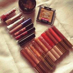 MAKE UP 
