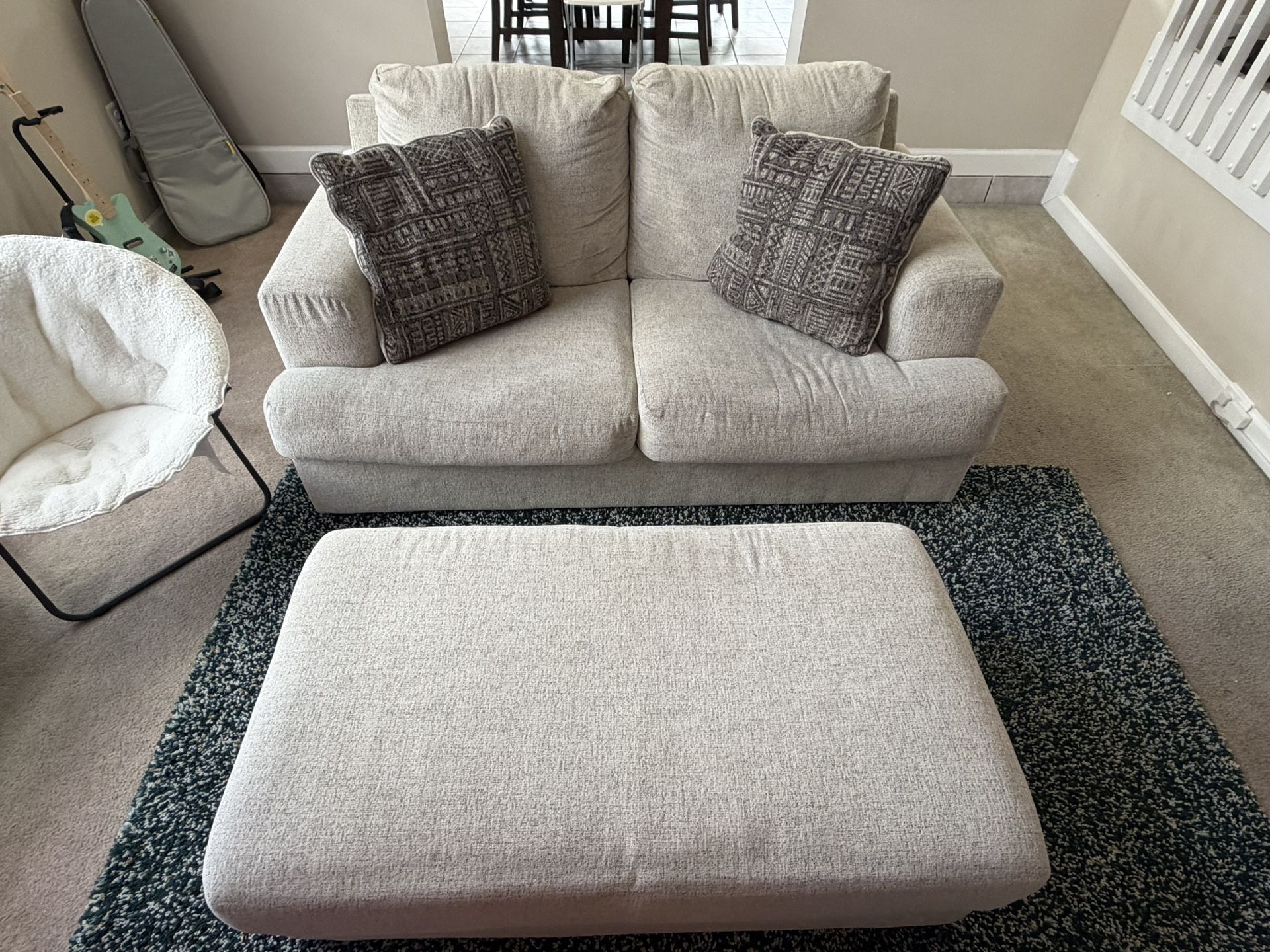 Soletren love Seat  With Ottoman 