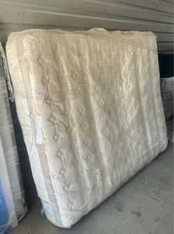 Saatva Loom and Leaf Queen Mattress