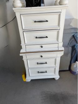 2 Night stands and dresser