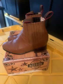 Yourh Sz 15 1/2 boots.