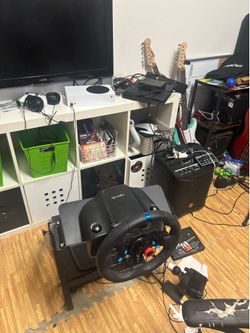 PS4 + EXTRAS *READ DESCRIPTION!*
