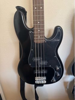 Squier Affinity Precision (PJ) Bass with strap