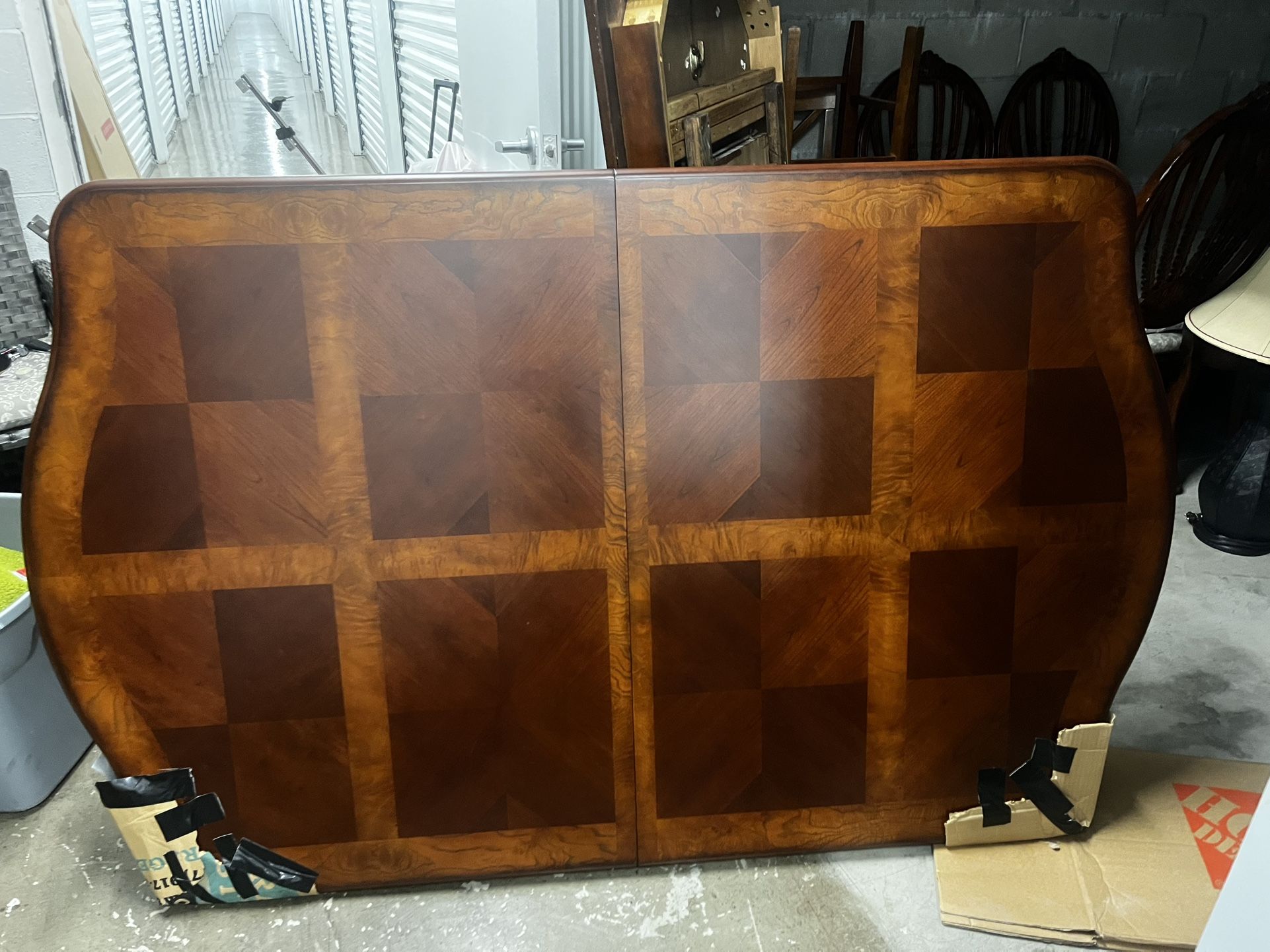 Kings table And chairs