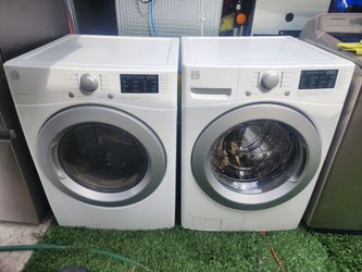 White L.G. Washer And Dryer Set