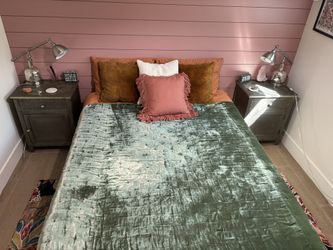 Comforter -Crate&Barrel - Queen Size