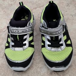 Boy Shoes / Sneakers - Size 9.5 - Stride Rite 