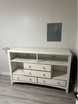 FREE Dresser - Pickup Only