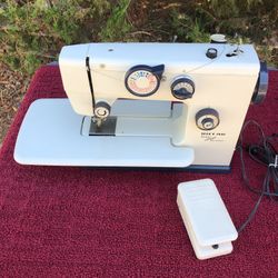 Riccar Sewing Machine Model 2600 Super Stretch