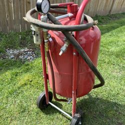 CENTRALPNEUMATIC 40Ib. abrasive blaster 60