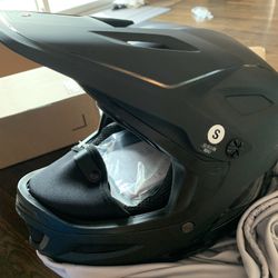 New Giro Snowsports Helmet