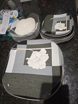Dinnerware set