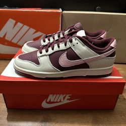 Nike Dunk Low Valentines Day Size 9