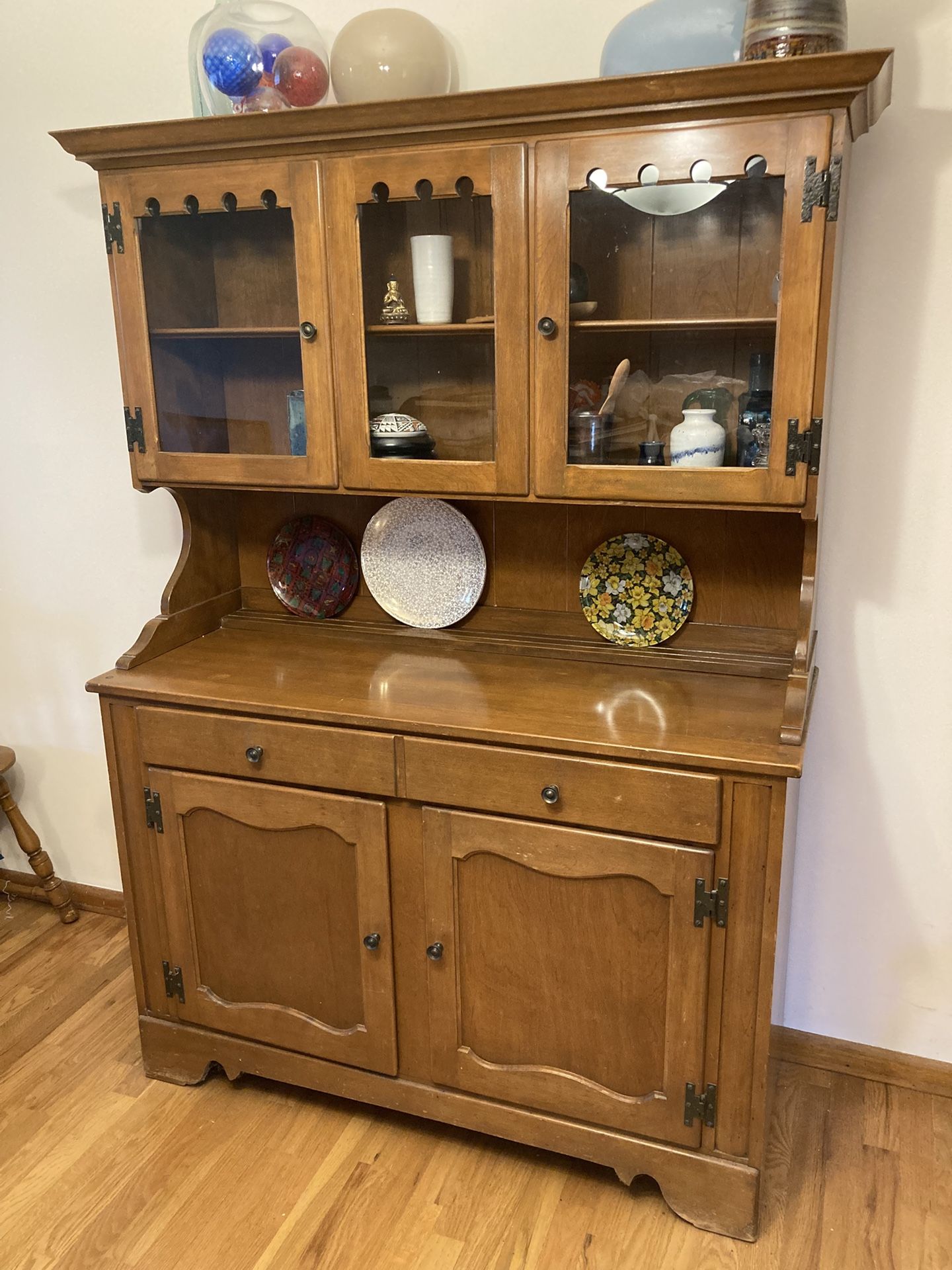 Maple Colonial Table, Chairs And Hutch