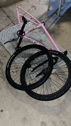 Pink chad 29er throne