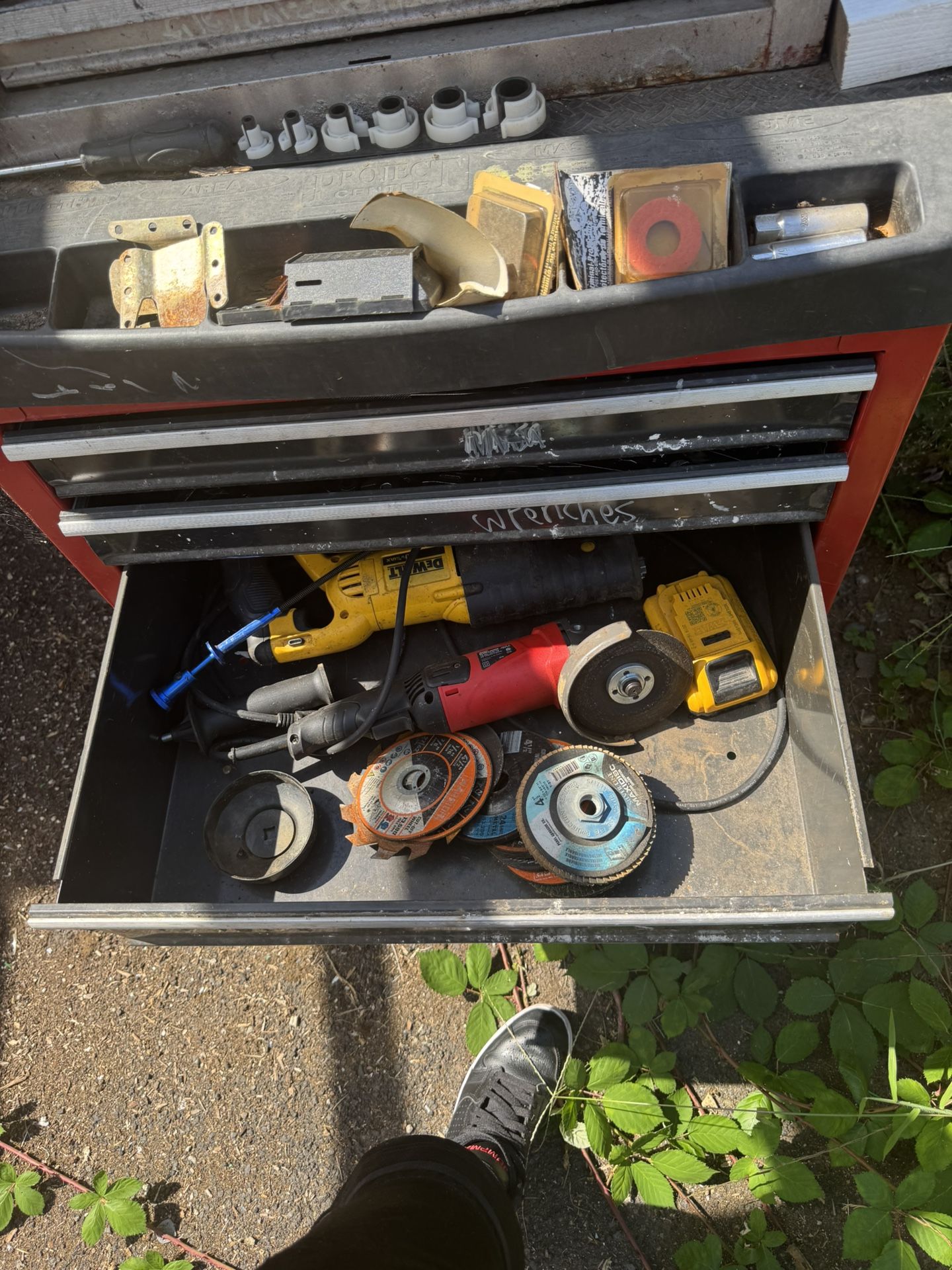 Dewalt Reciprocating Saw 20v And Angle Grinder 