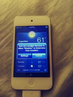 Apple iPad Touch 4th generation white 8 gig cleaned an erased model A1367 like new