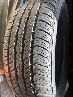 All-Season Car Tire with Good Tread 215/55/17 Dunlop
