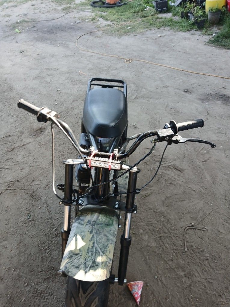 700
