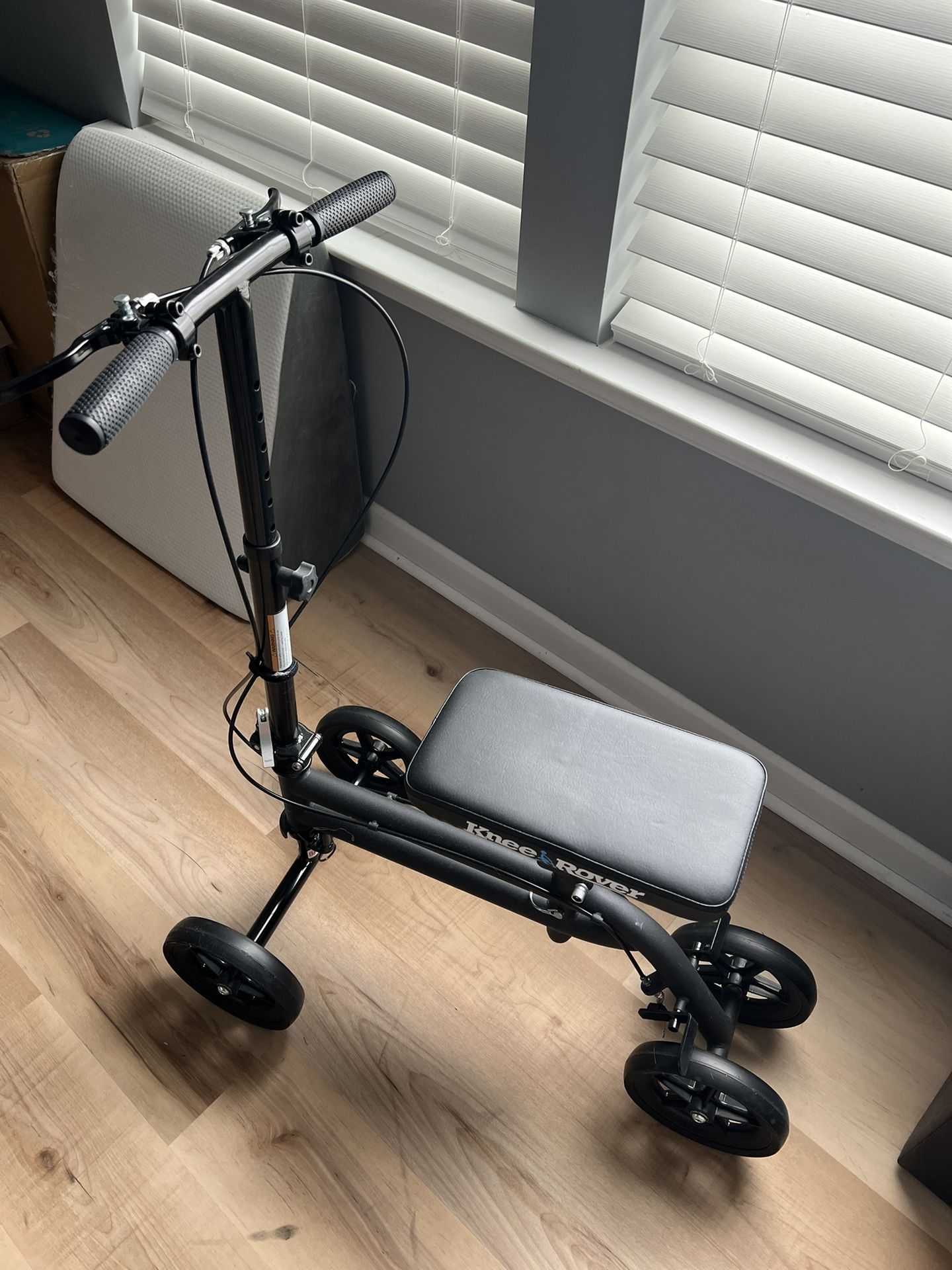 Economy KneeRover Steerable Knee Scooter