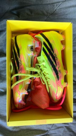 Soccer shoes