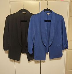 Dos blazers de mujer