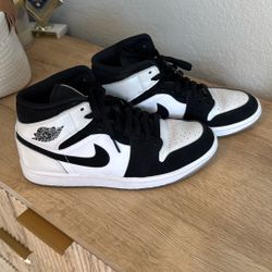 Air Jordans Pearlescent Women’s 7.5 