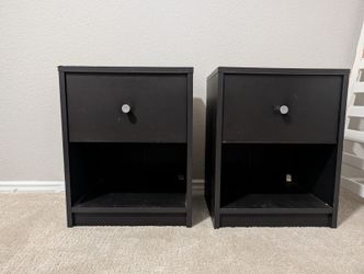Rooms to go side table set fairly used.