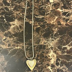 Vintage CORO gold Tone Necklace Beautiful Heart Pendant 