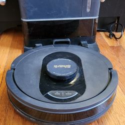 Shark Robotics Vacuum Cleaner 