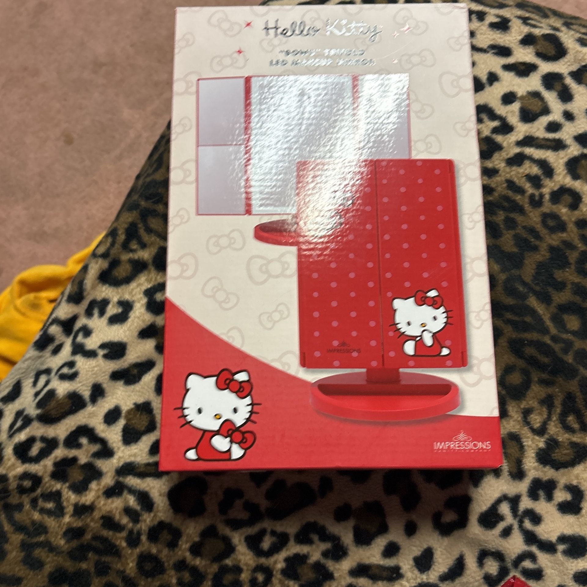 Hello Kitty Bows Trifold Led Make Up Mirror