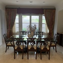 Dining Room Table & Chairs