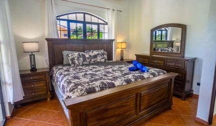 Dark Wood King Bedroom Furniture Set