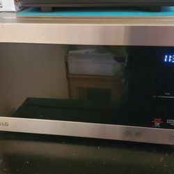 Smart LG Microwave 