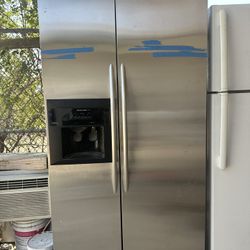 Refrigerator 